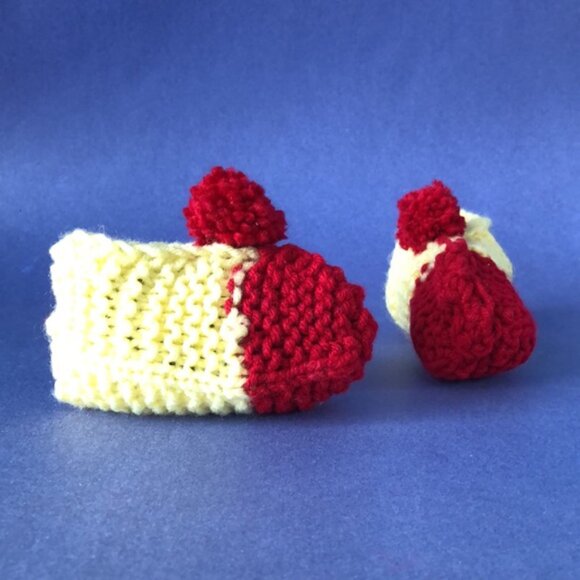 NWT Vintage Handmade Knitted Burgundy Yellow Children’s Slipper Booties - Picture 3 of 3